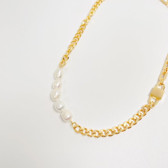 Natural Pearls, Lock, Curb and Chain 18K Real Gold Plated Necklace - Picture 3 of 12